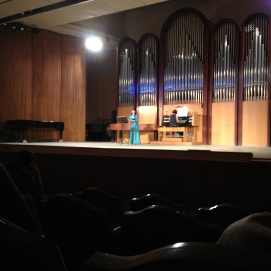 11/25/2012にЭдуард К.がЗал органной и камерной музыки имени Алисы Дебольской / Music Hall of Alisa Debolskayaで撮った写真