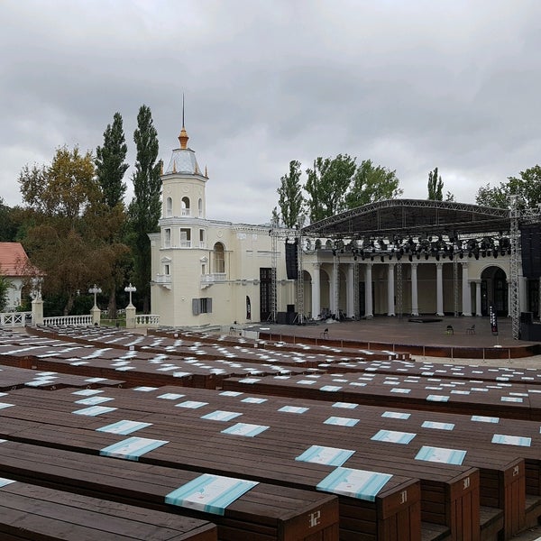 Сцена зеленого театра вднх. Зеленый театр вднх рассадка. Зеленый театр вднх парковка. Сцена зеленого театра вднх. Зеленый театр вднх парковка.
