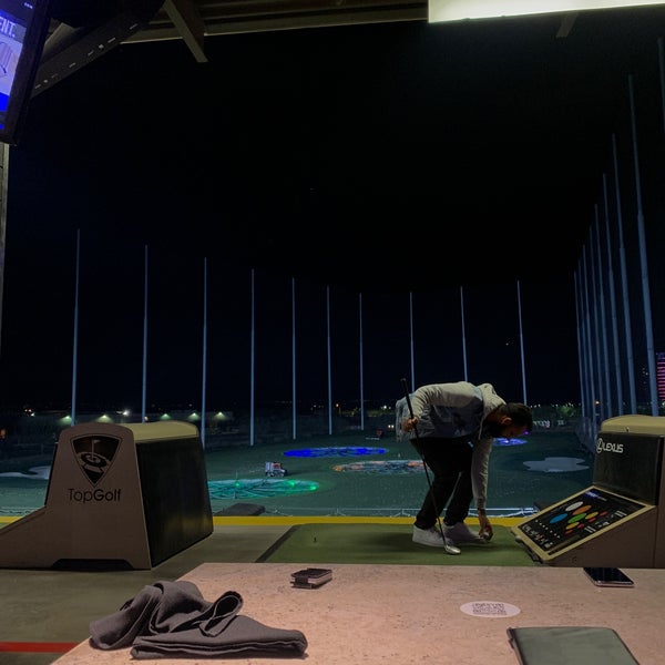 Foto diambil di Topgolf oleh A pada 3/13/2022