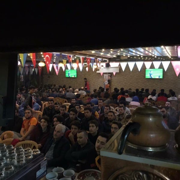 รูปภาพถ่ายที่ Beyoğlu Nargileci Mehmet Efendi โดย Beyoğlu Nargileci M. เมื่อ 8/3/2018