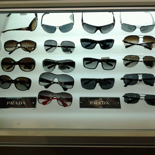 Sunglass Hut - Tampa, FL