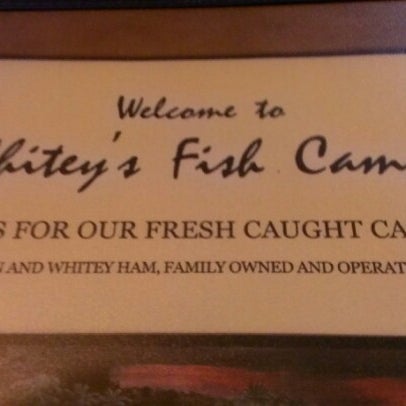 รูปภาพถ่ายที่ Whitey&#39;s Fish Camp โดย Buddy R. เมื่อ 9/30/2012