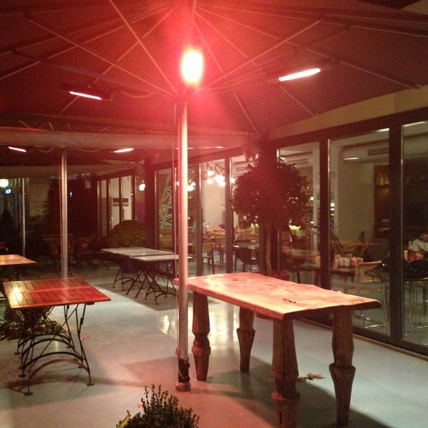 1/31/2013 tarihinde Mustafa Murat T.ziyaretçi tarafından Popup Kafe'de çekilen fotoğraf