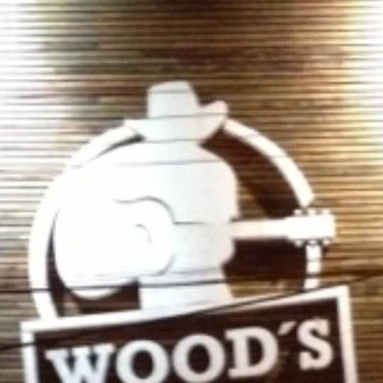 7/21/2013 tarihinde Fabio MALUTAziyaretçi tarafından Wood&#39;s Bar'de çekilen fotoğraf
