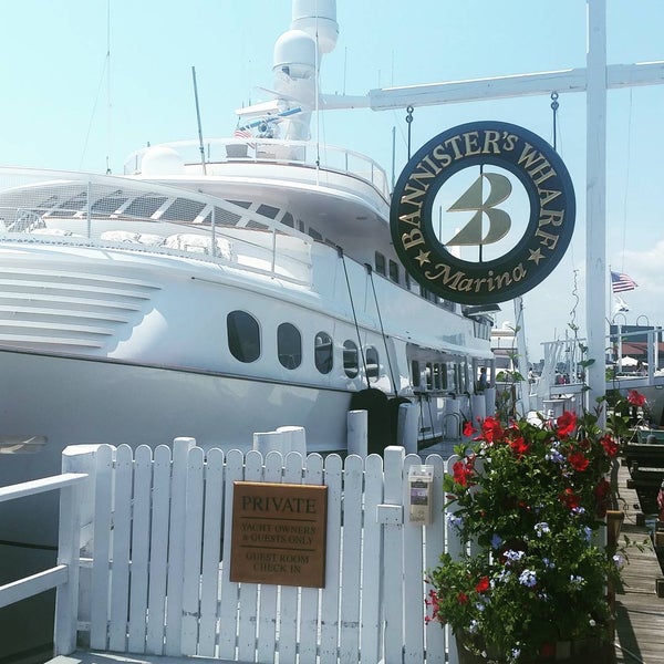 7/28/2015 tarihinde Brian W.ziyaretçi tarafından Bannister&#39;s Wharf Hotel &amp; Marina'de çekilen fotoğraf