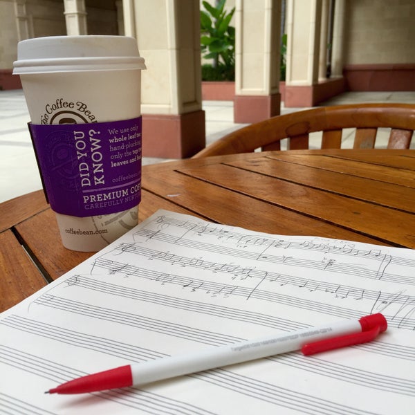 Photo taken at The Coffee Bean &amp; Tea Leaf by Duncan B. on 9/10/2015