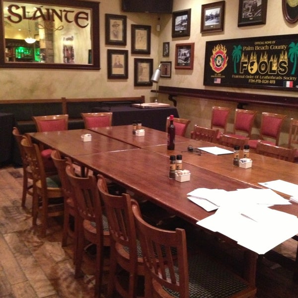 Foto diambil di Slainte Irish Pub + Kitchen oleh Monica B. pada 1/16/2013