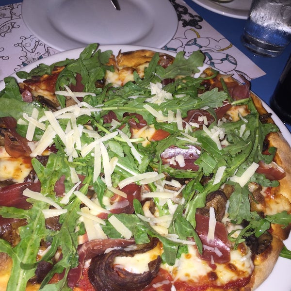 Foto tirada no(a) Brava Pizza &amp; Espuma por Layjoas M. em 10/9/2015
