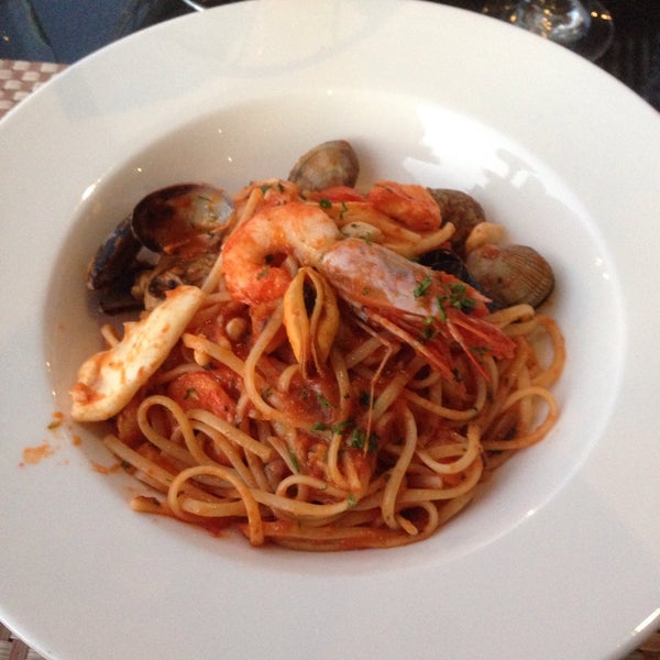 Das Foto wurde bei Cucina Mia Restaurant von Red C. am 1/5/2015 aufgenommen