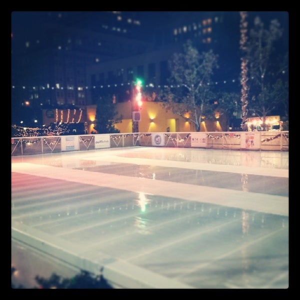 Das Foto wurde bei Pershing Square Downtown On Ice von Steven L. am 1/9/2014 aufgenommen