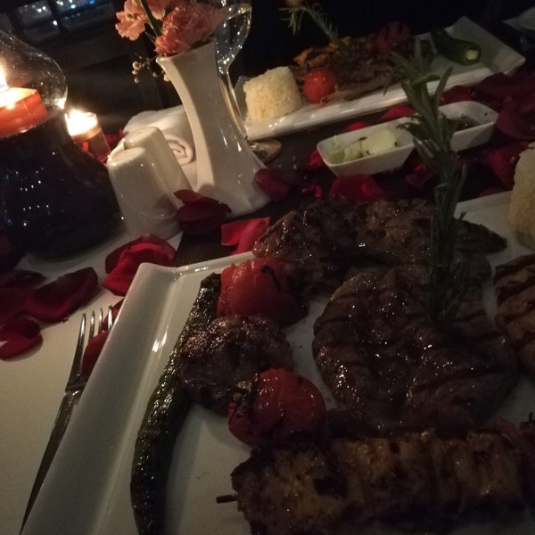 Foto scattata a Peninsula Teras Restaurant da Aşkın G. il 12/5/2018