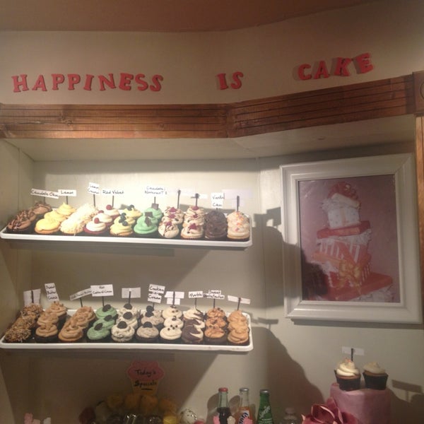 4/6/2013에 Shawn님이 Sweet Themez Cake &amp; Cupcake에서 찍은 사진