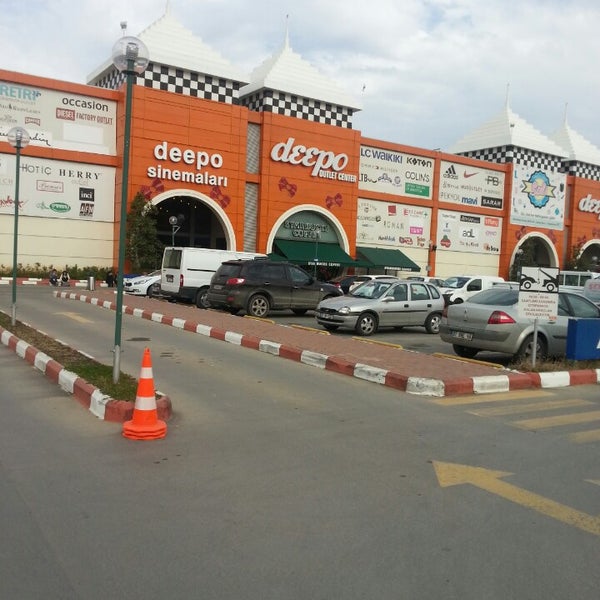 Foto diambil di Deepo Outlet Center oleh EBRU S. pada 12/25/2013