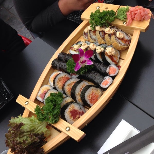 Снимок сделан в Umi Sushi & Asian Cuisine пользователем Dana 8/10/2...