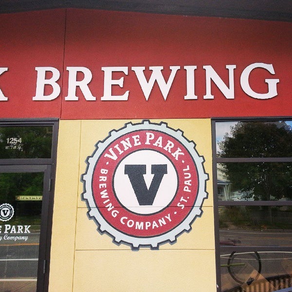 9/21/2014에 Dennis J.님이 Vine Park Brewing Co.에서 찍은 사진