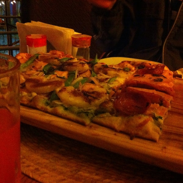 Снимок сделан в Mateo&#39;s Pizza &amp; Artesanal пользователем Diana G. 1/18/2015