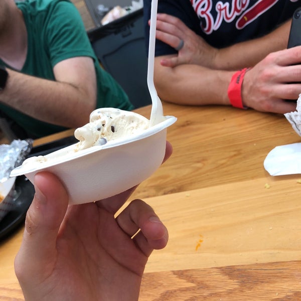 9/22/2018에 Andres C.님이 Jeni&#39;s Splendid Ice Creams에서 찍은 사진