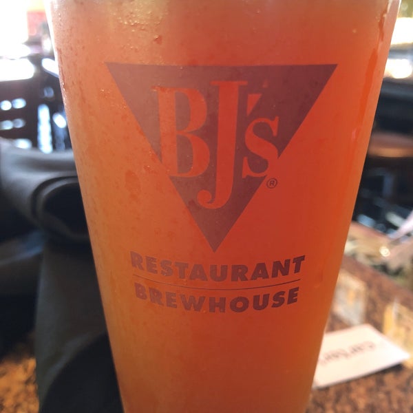 Das Foto wurde bei BJ&#39;s Restaurant &amp; Brewhouse von Travis am 7/5/2018 aufgenommen
