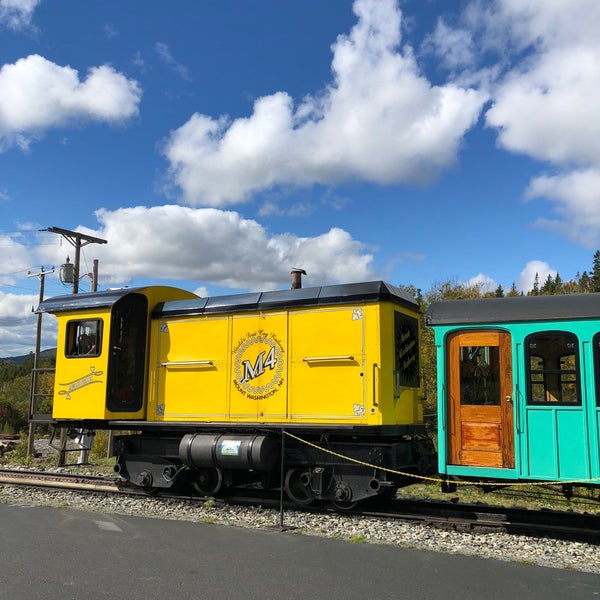 Foto diambil di The Mount Washington Cog Railway oleh lyka mae f. pada 9/29/2018