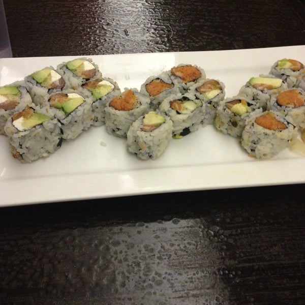 8/31/2014 tarihinde Mark R.ziyaretçi tarafından Iron Sushi'de çekilen fotoğraf
