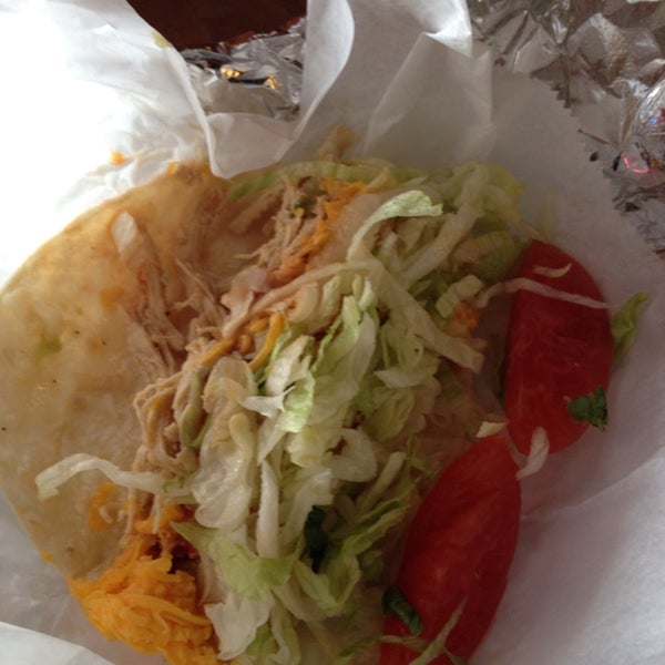Foto tirada no(a) T-Mex Tacos por Mark R. em 1/14/2014