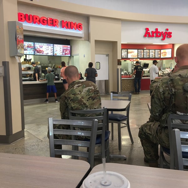 Fotos en Fort Benning Main PX Gran tienda