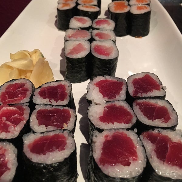 Photo prise au Fujiyama Sushi par Jody L. le2/25/2017