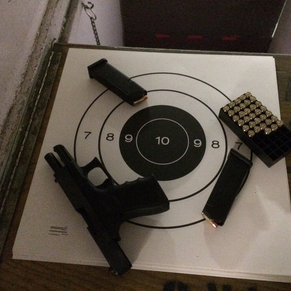 รูปภาพถ่ายที่ West Side Rifle &amp; Pistol Range โดย Rob B. เมื่อ 4/6/2014