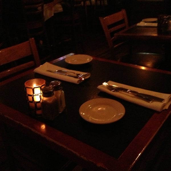 6/18/2013 tarihinde Rob B.ziyaretçi tarafından Benjamin Restaurant &amp; Bar'de çekilen fotoğraf
