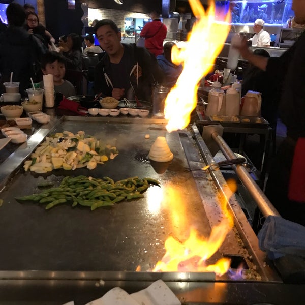 3/24/2018에 John L.님이 Chomp Sushi &amp; Teppan Grill에서 찍은 사진