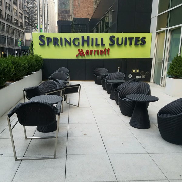 Foto diambil di SpringHill Suites by Marriott New York Midtown Manhattan/Fifth Avenue oleh DrWho131 M. pada 8/27/2016