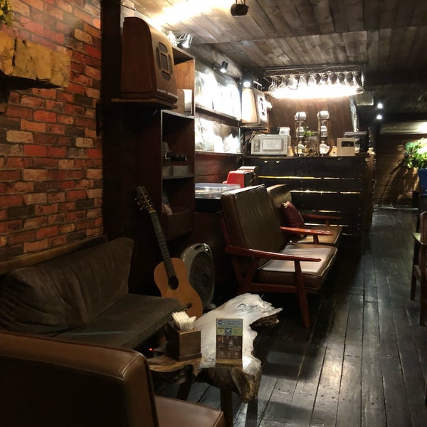 10/10/2018 tarihinde Tịtziyaretçi tarafından Nhạc Cafe - Music Cafe'de çekilen fotoğraf