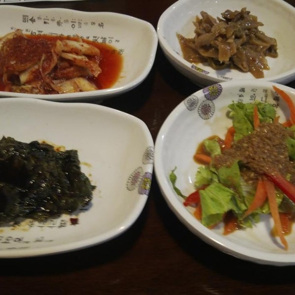 Foto scattata a Hanok Korean Grill &amp; BBQ da DiVa il 11/21/2013