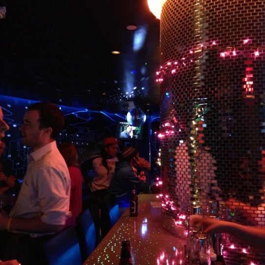 12/18/2012 tarihinde Kenleyziyaretçi tarafından 5 Bar Karaoke &amp; Lounge'de çekilen fotoğraf