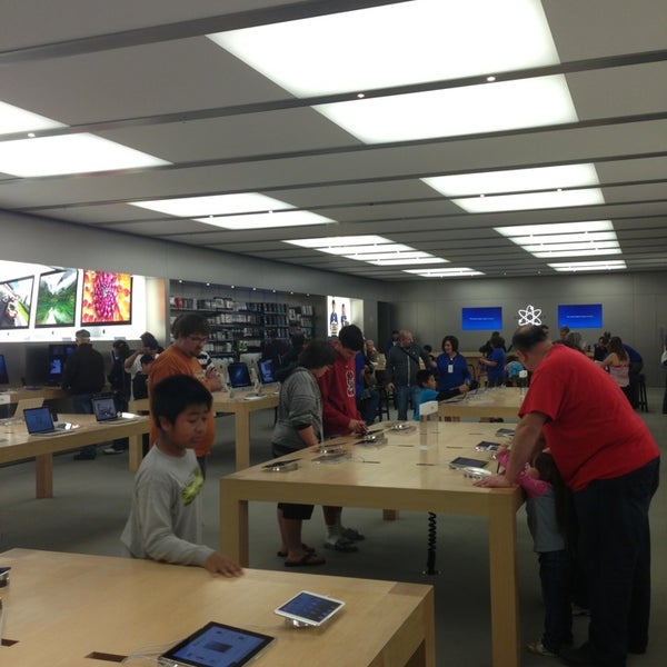 Photos at Apple Roseville Galleria Roseville, CA