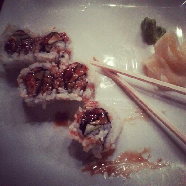 Снимок сделан в Kabuto Japanese Steakhouse and Sushi Bar пользователем Jessica Y. 11/1/2012