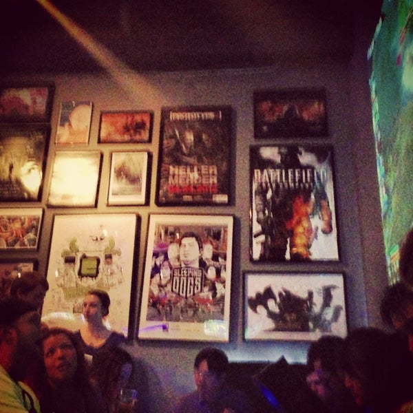 Photo prise au EXP Restaurant + Bar par Alex D. le6/30/2013