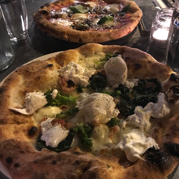 2/17/2020 tarihinde Kelly G.ziyaretçi tarafından Pizza East'de çekilen fotoğraf