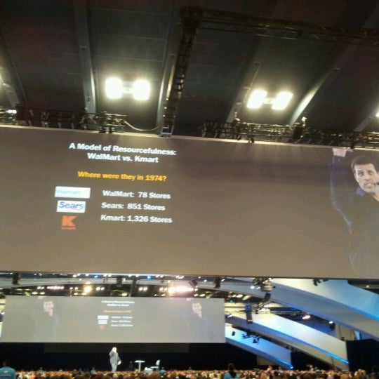 Photo taken at Dreamforce 2012 by Luc on 9/21/2012