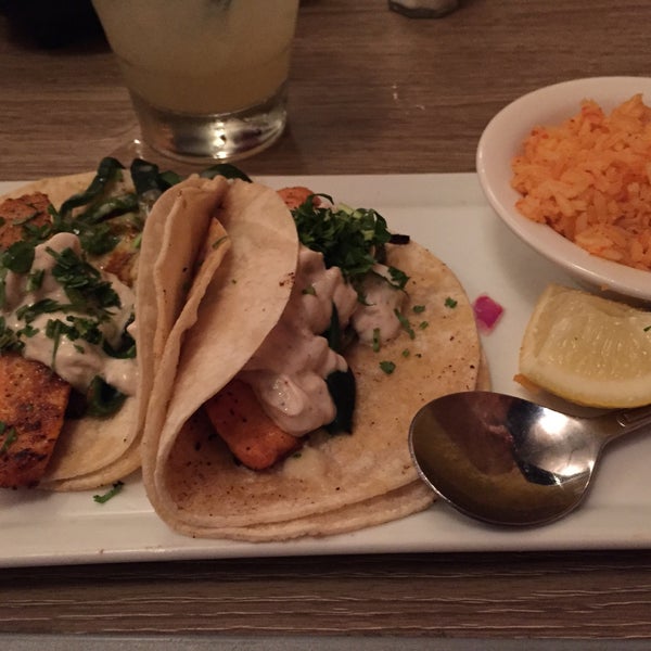 Снимок сделан в Lola&#39;s Mexican Cuisine пользователем Chris L. 8/21/2016