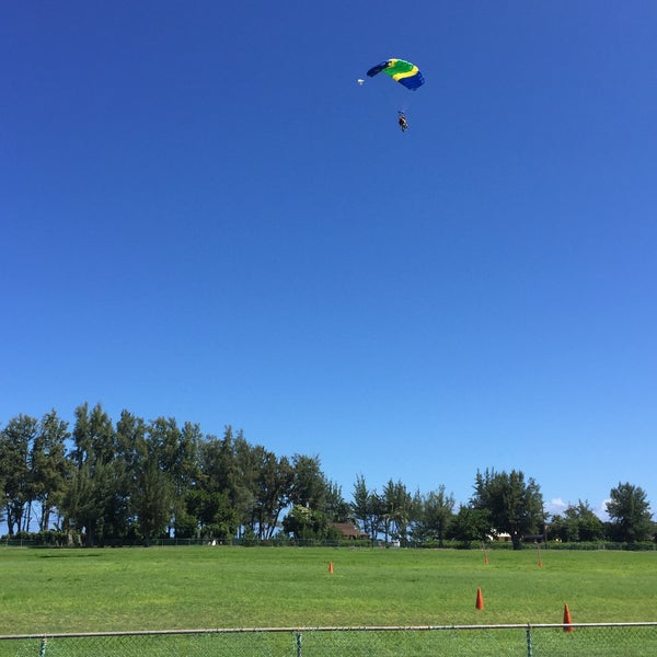 Photo taken at Pacific Skydiving Honolulu by Chris L. on 9/8/2015