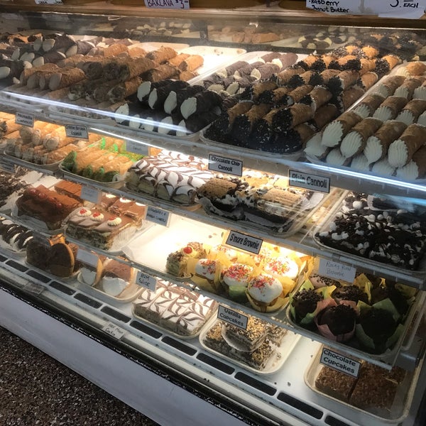 6/13/2019 tarihinde WEA Jr.ziyaretçi tarafından Bova&#39;s Bakery'de çekilen fotoğraf