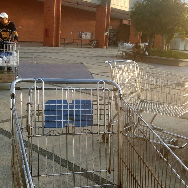 Foto scattata a Tienda UNAM da JoCrra il 8/25/2017