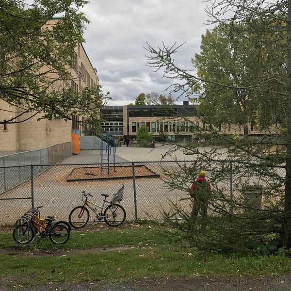 Photos At Ecole Primaire Notre-Dame-De-Grâce - Notre-Dame-De-Grâce - 22  Visitors