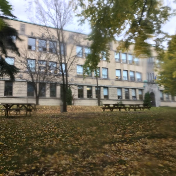 Photos At Ecole Primaire Notre-Dame-De-Grâce - Notre-Dame-De-Grâce - 22  Visitors