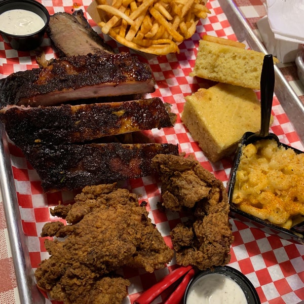 Photo taken at Fatboys Southern Smokehouse by Cycling P. on 6/13/2019