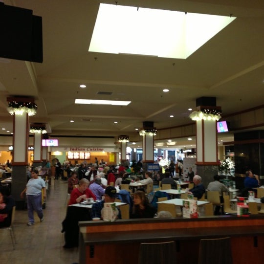 Foto tomada en Maplewood Mall  por Craig el 12/13/2012