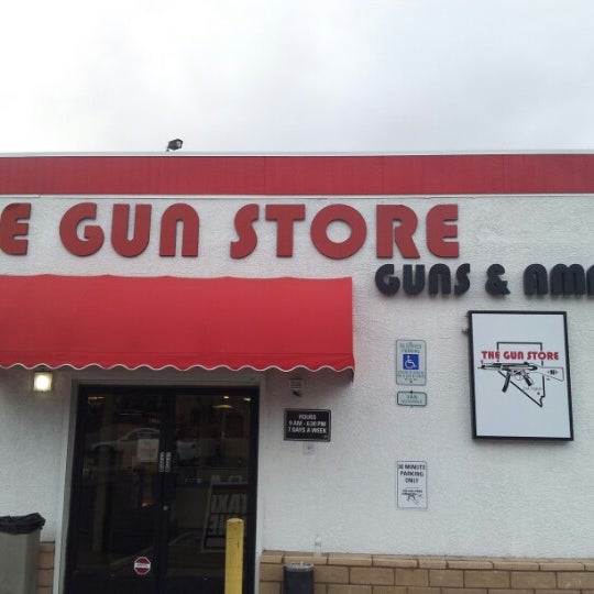 Foto tirada no(a) The Gun Store por Anjinho R. em 2/11/2013
