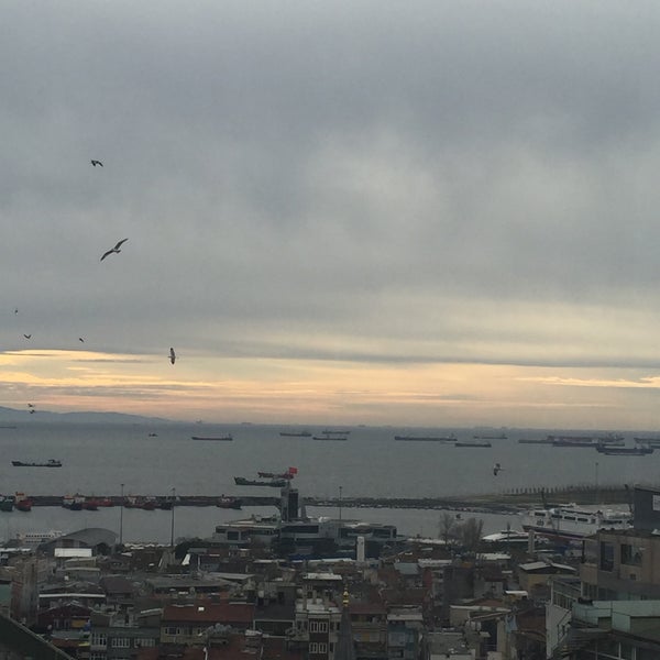 Foto diambil di Köşebaşı Laleli Darkhill Hotel oleh Aykull pada 1/15/2016