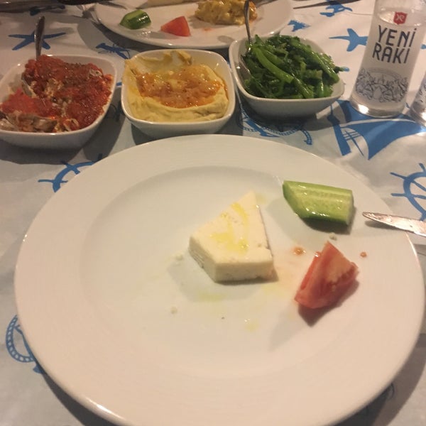 รูปภาพถ่ายที่ ÇimÇim Restaurant โดย Murat Ç. เมื่อ 10/28/2017